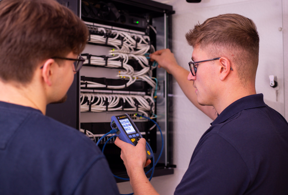 Netzwerktechnik_fuer_Gewerbe_und_Unternehmen Netzwerktechnik und Datenverarbeitung für Gewerbe und Unternehmen